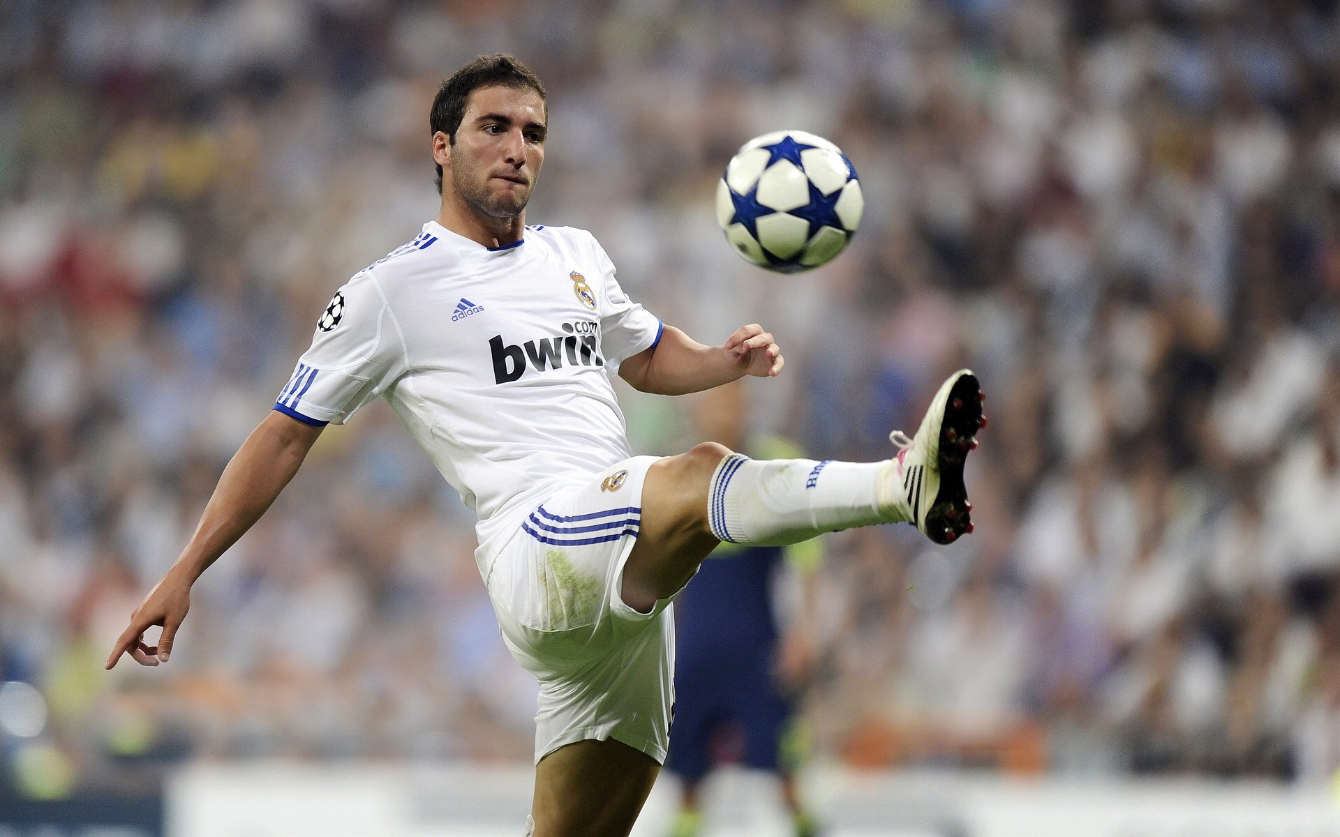 开云体育官网登入-西甲明星演绎：个人能力引爆全场，西甲联赛球星